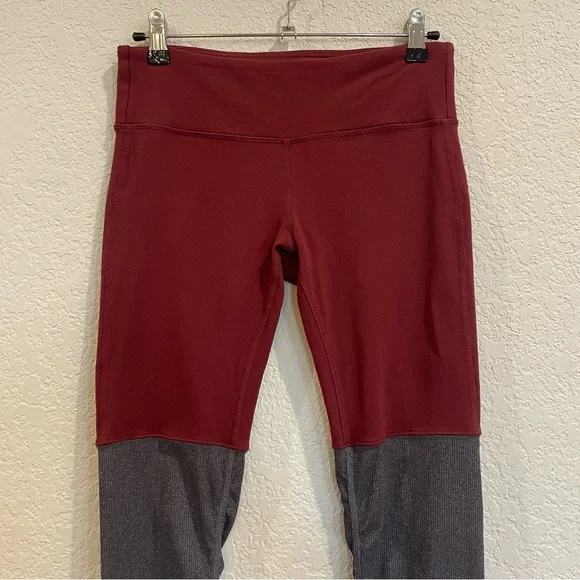 Alo Yoga Goddess Leggings in Berry / Stormy - Picture 6 of 9